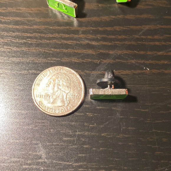 Green Snapchat Enamel Pin - Picture 5 of 5